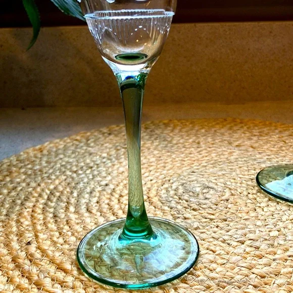 (2) Cristal d'Arques-Durand Sombrero Margarita Glasses w/ Green Stem - Picture 6 of 12